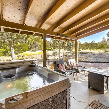 Peaceful Strawberry Cabin Fire Pit And Hot Tub Pine Exteriér fotografie