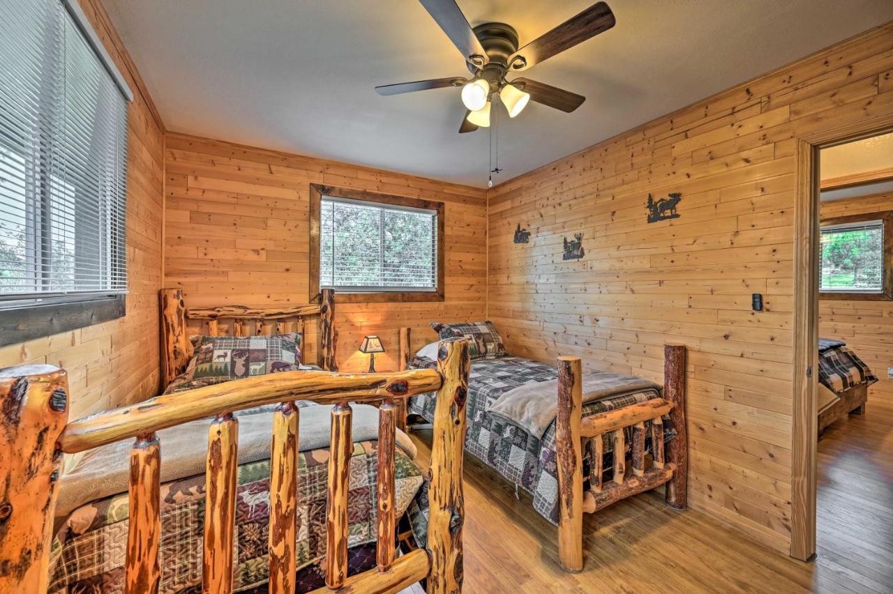 Peaceful Strawberry Cabin Fire Pit And Hot Tub Pine Exteriér fotografie
